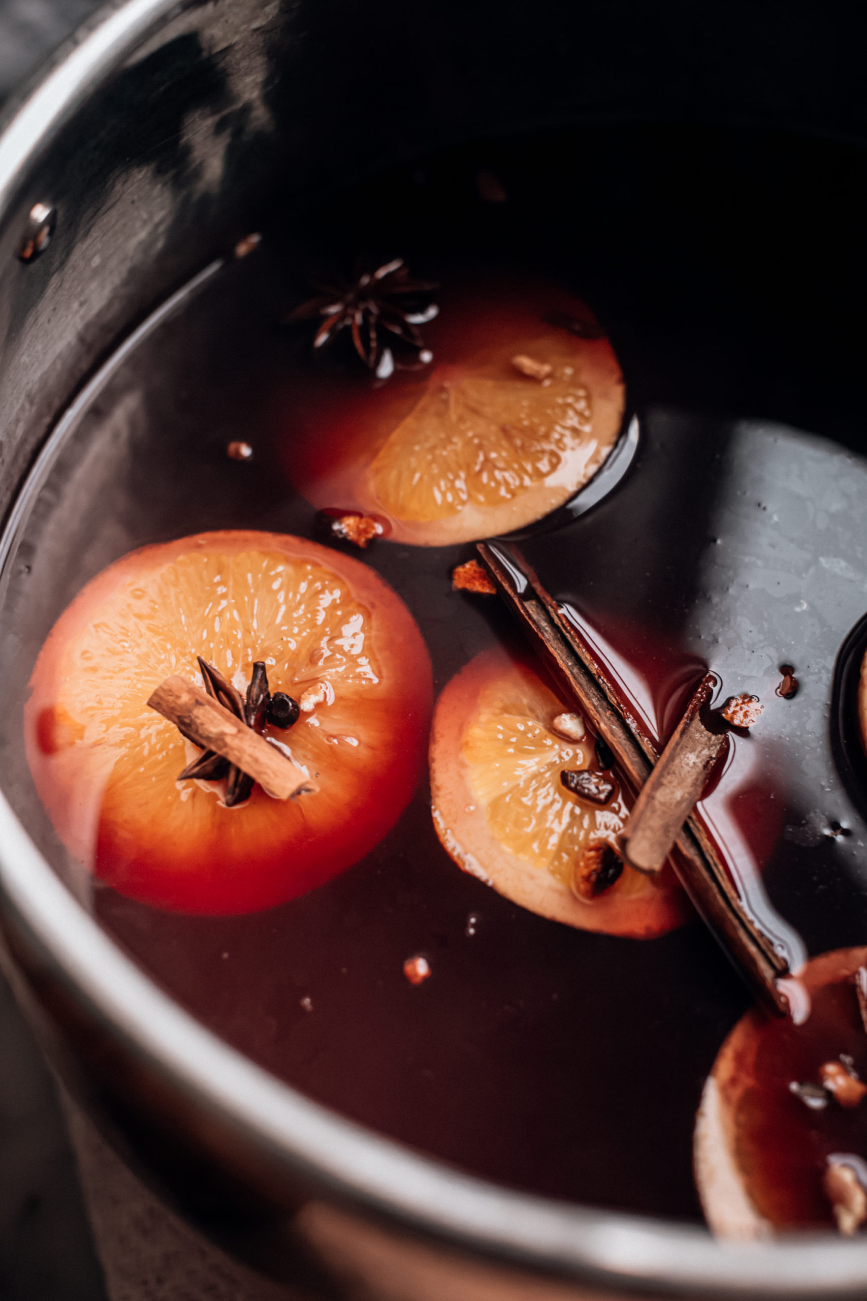 VANILLA POMEGRANATE MULLED WINE - JustineCelina