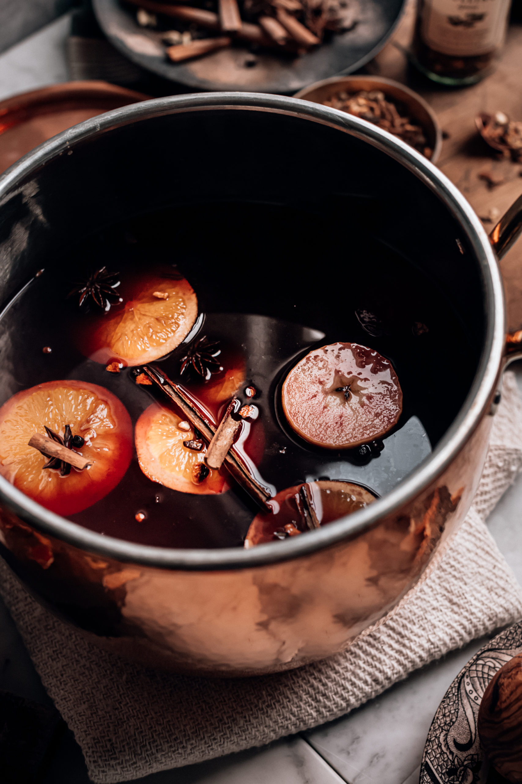 VANILLA POMEGRANATE MULLED WINE - JustineCelina