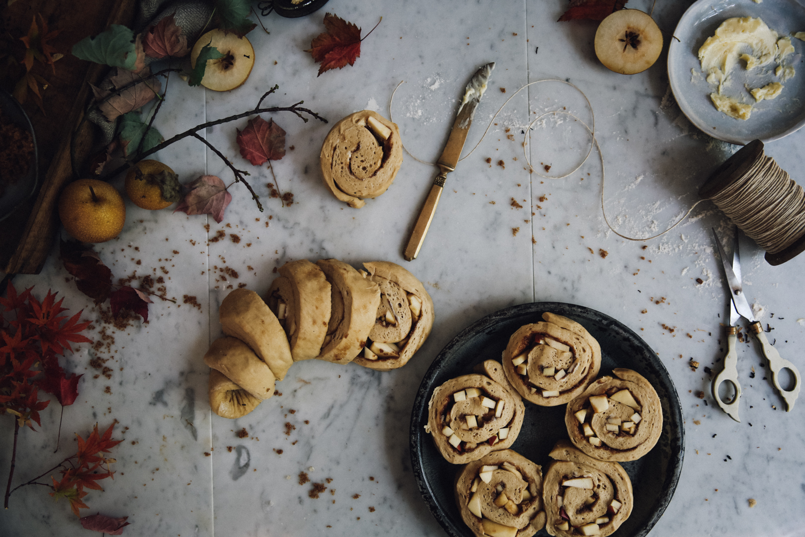 spiced-autumn-cinnamon-rolls-photography-styling-recipe-by-christiann-koepke-of-christiannkoepke-com-10