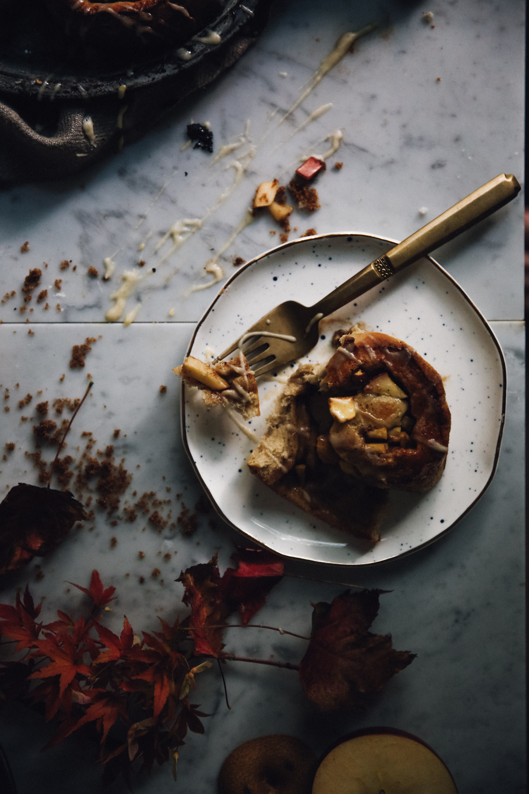 spiced-autumn-cinnamon-rolls-photography-styling-recipe-by-christiann-koepke-of-christiannkoepke-com-17