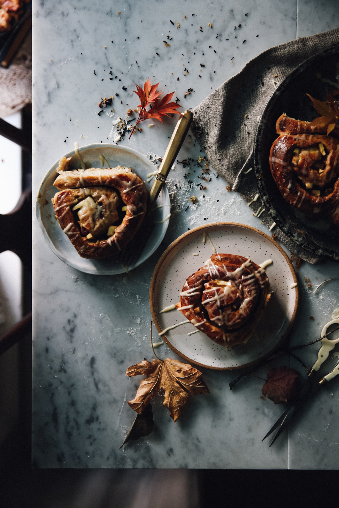 spiced-autumn-cinnamon-rolls-photography-styling-recipe-by-christiann-koepke-of-christiannkoepke-com-2